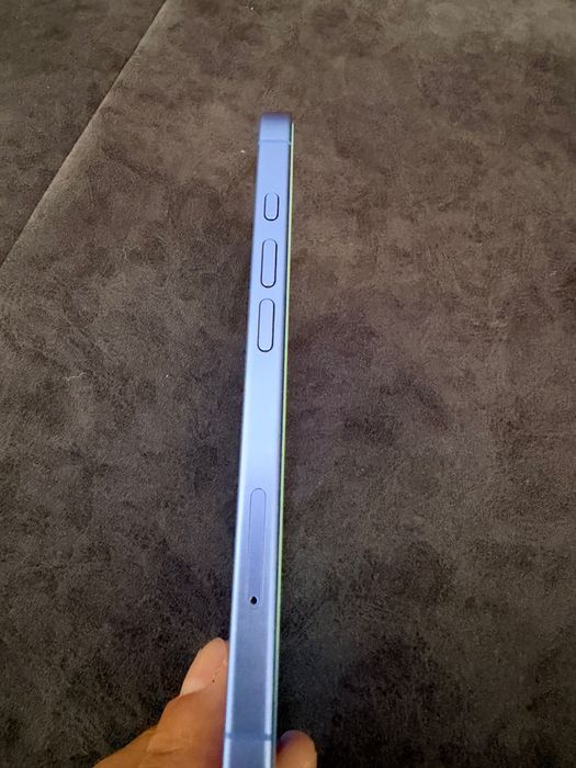 смартфон iPhone 16