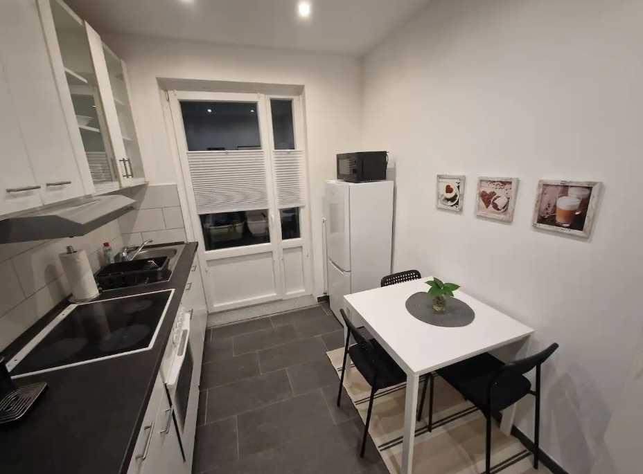 Дава се под наем Тристаен апартамент в Пловдив, Остромила - 95 кв.м за 300 € - Снимка #3