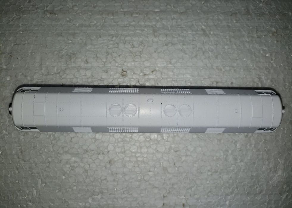 Piko BR118 locomotiva digitală cu sunete 
Lumini frontale albe
Tracțiu