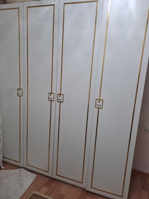 Продам белый шкаф