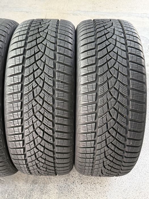 225/45/19 Goodyear 4Броя: 420€ 8.8мм като Нови