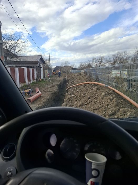 Execut lucrări / inchiriez  miniexcavator de 3 tone