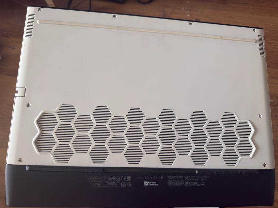 Alienware M15 R3/ I7 9750H/16GB/RTX 2070/512GB SSD