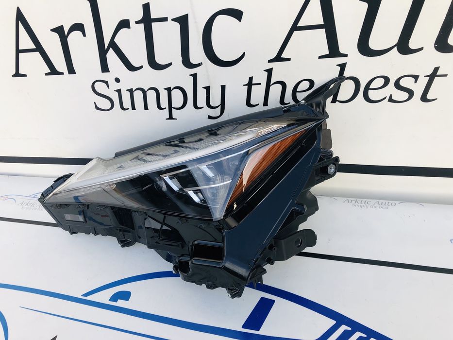 Far stânga Full led Lexus UX model după 2020