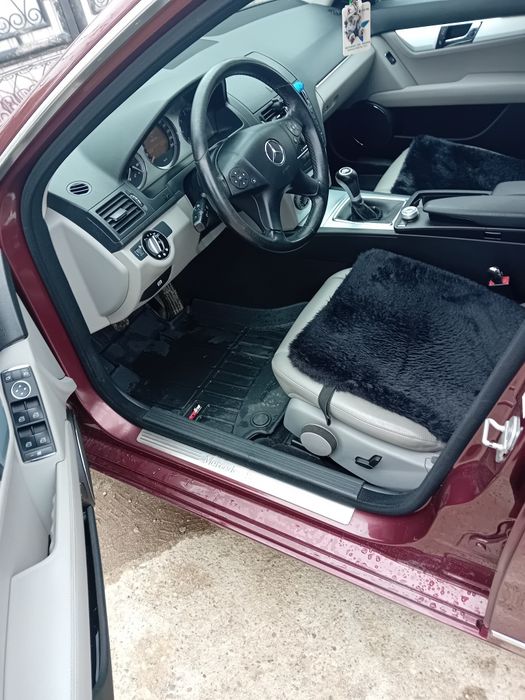 Vând Mercedes Benz c class avangarde