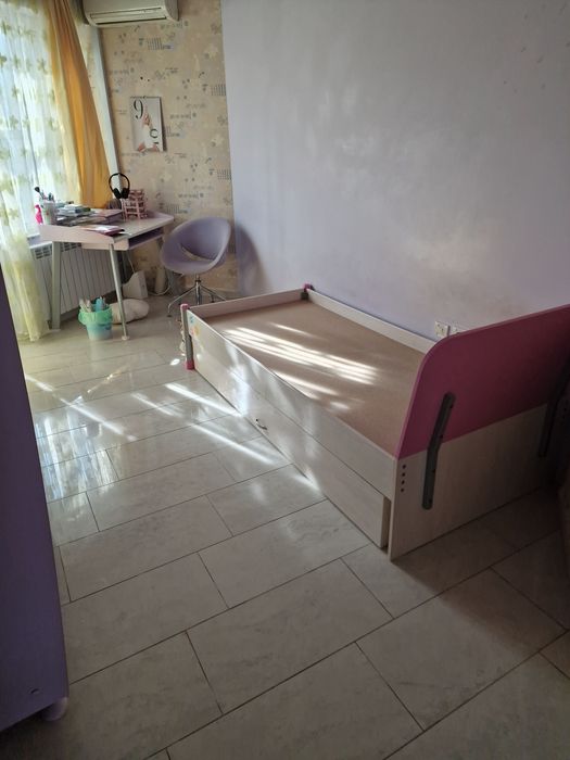 Детско легло,гардероби двукрилен и триклирен бюро и стол Чилек cilek