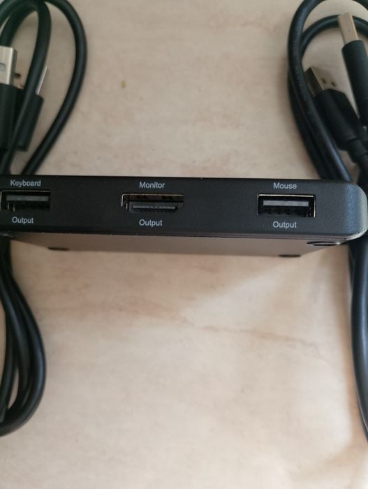 Vând HDMI KVM  switch