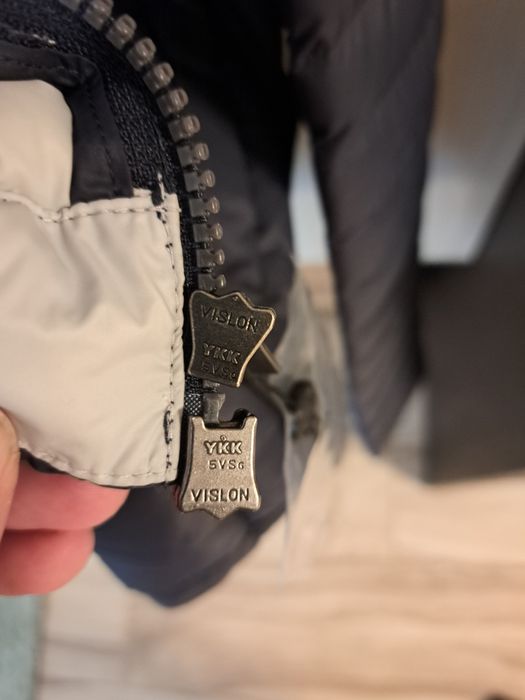 Vând geaca cu puf Colmar originală