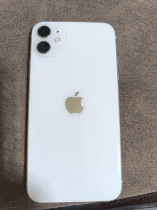 Продам айфон 11 на 64 Гб.