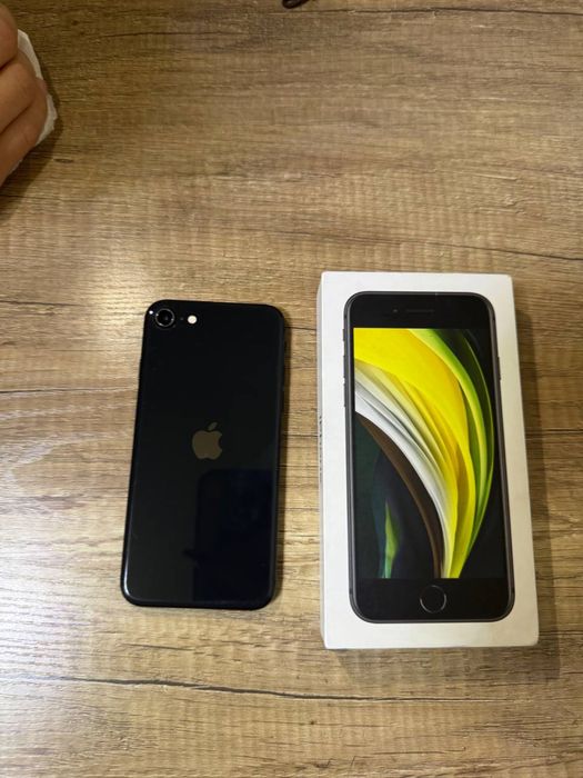 iPhone SE в отличном состоянии
