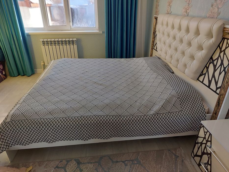 Двухспальная кровать