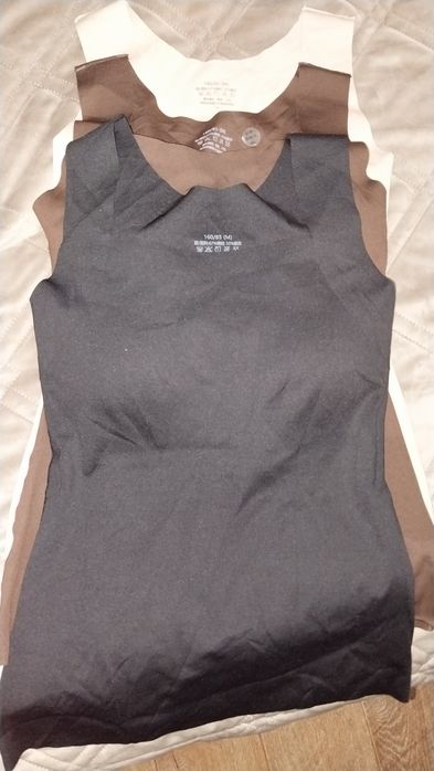 Продаётся утягивающая майка с чашечками.