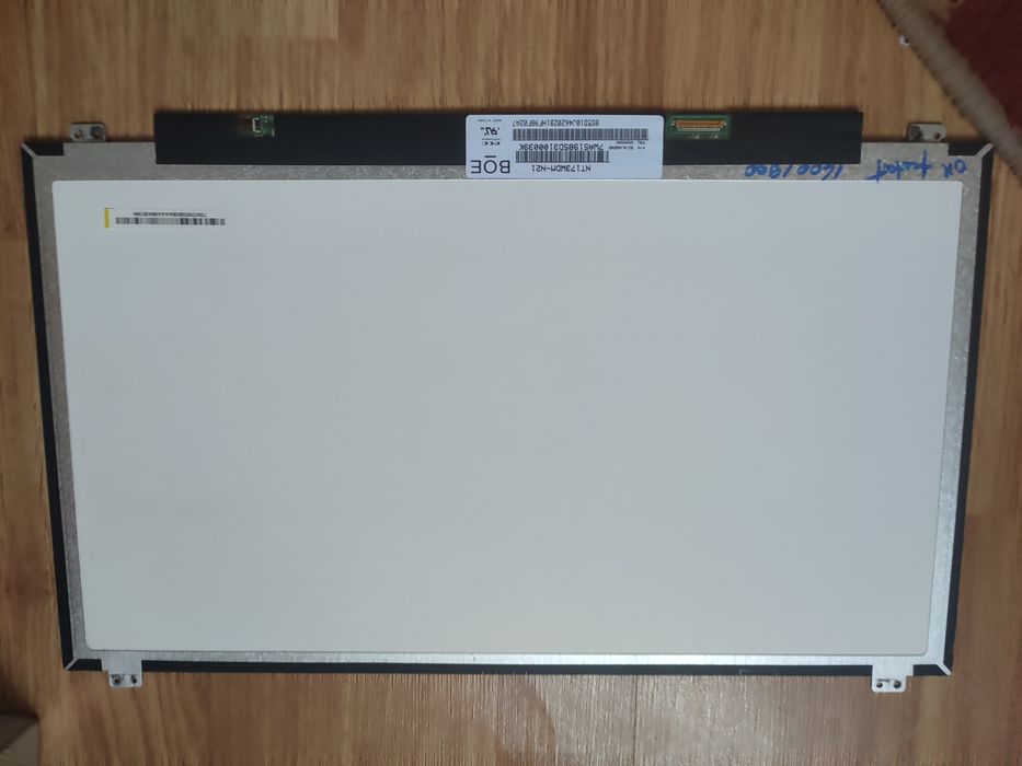 Display 17,3 Led Slim cu 30pini 1600/900 - impecabil
