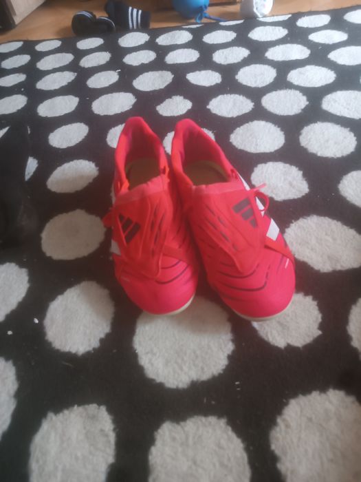 Ghete fotbal  Adidas Predator