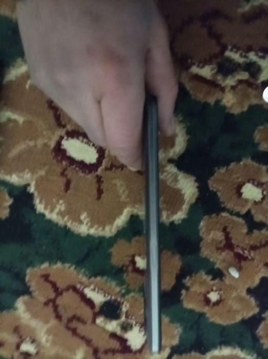 tel sotladi reyalmi 8i  128/4 pamyat tel idiyol xolatda