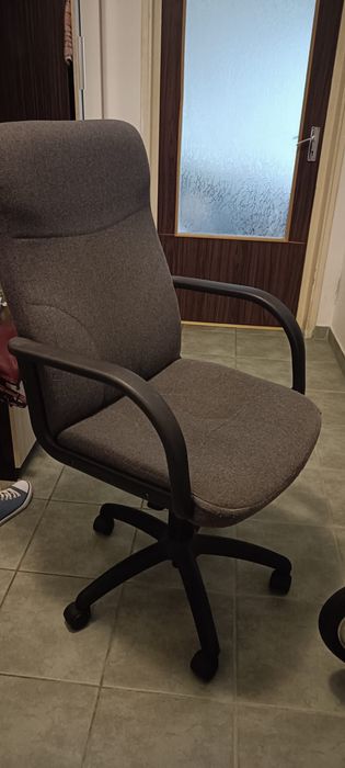 Scaun birou culoare  gri închis capitonat material textil