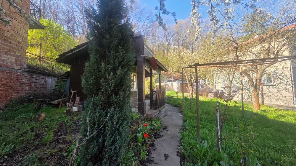 Къща срещу Сентръл парк Нови Хан