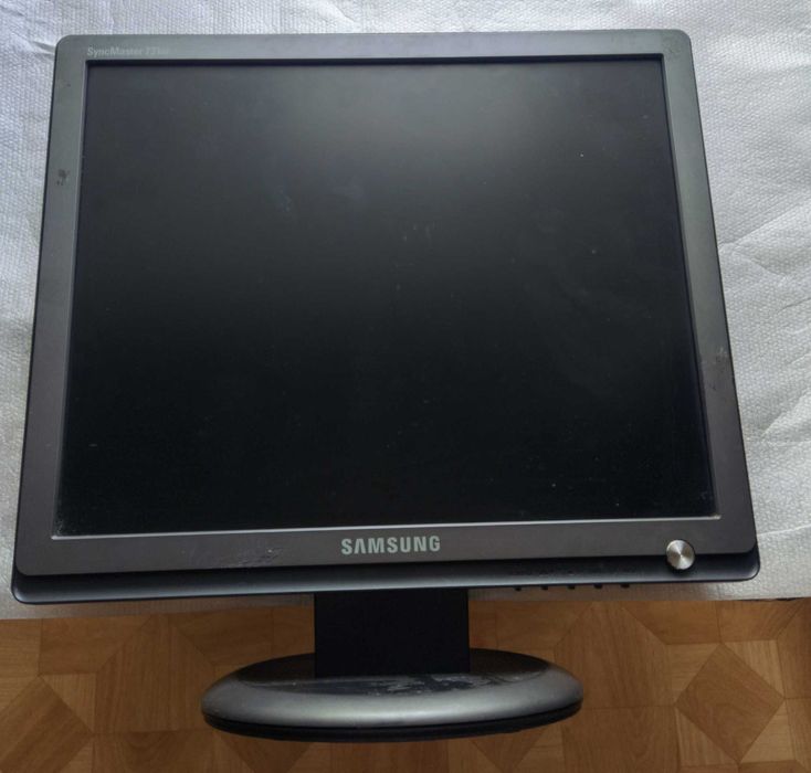 Монитор 17' DVI, VGA