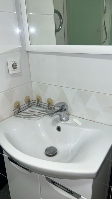 Раковина с зеркалом