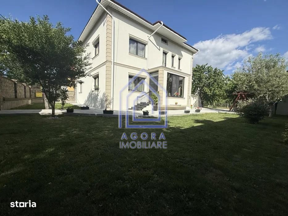 Casa de vanzare - 194 mp utili si 1000 mp teren - Burdujeni
