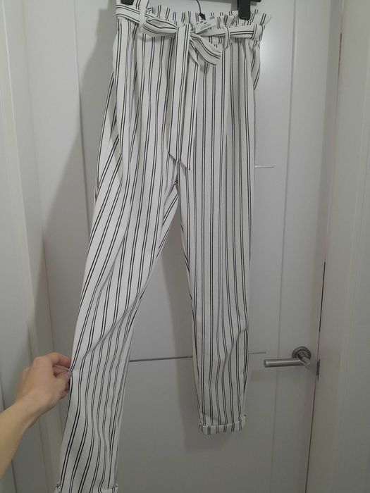 Pantaloni noi Reserved