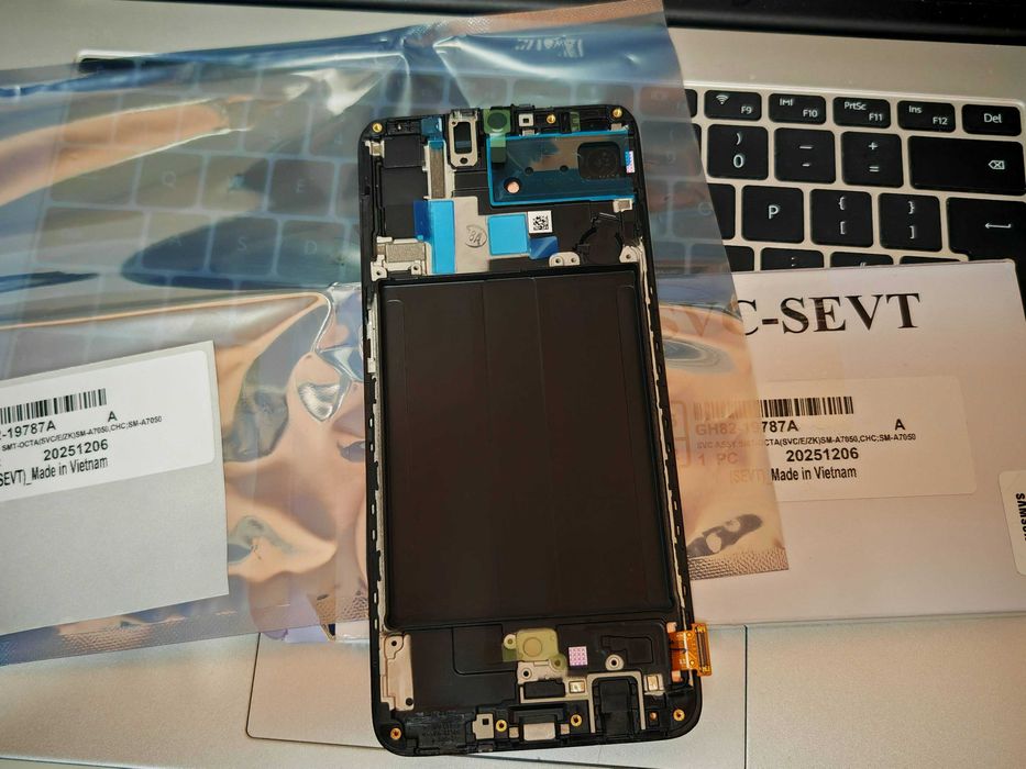 НОВ Оригинален дисплей с рамка Service Pack за Samsung Galaxy A70 A705