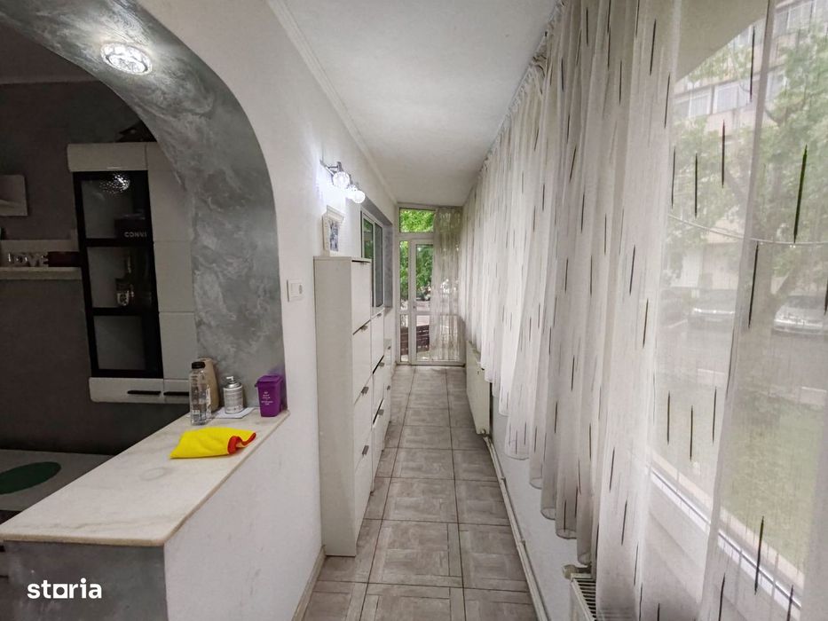 Chirie Apartament / Spatiu Comercial Mioveni, 2 camere, Piata, 55 mp