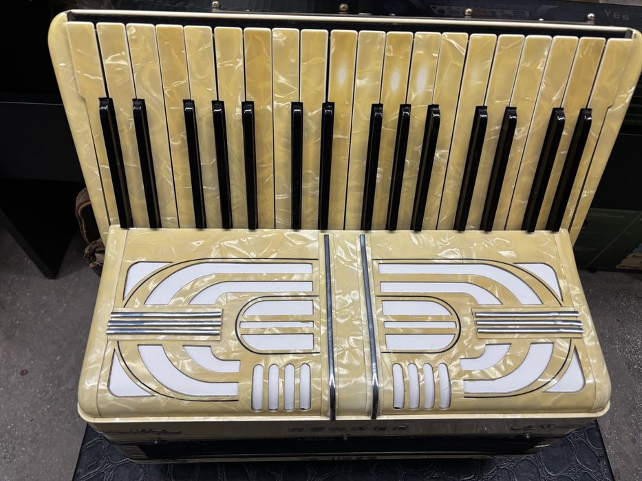 Acordeon Hohner Tango 2B 80 basi potcoava
