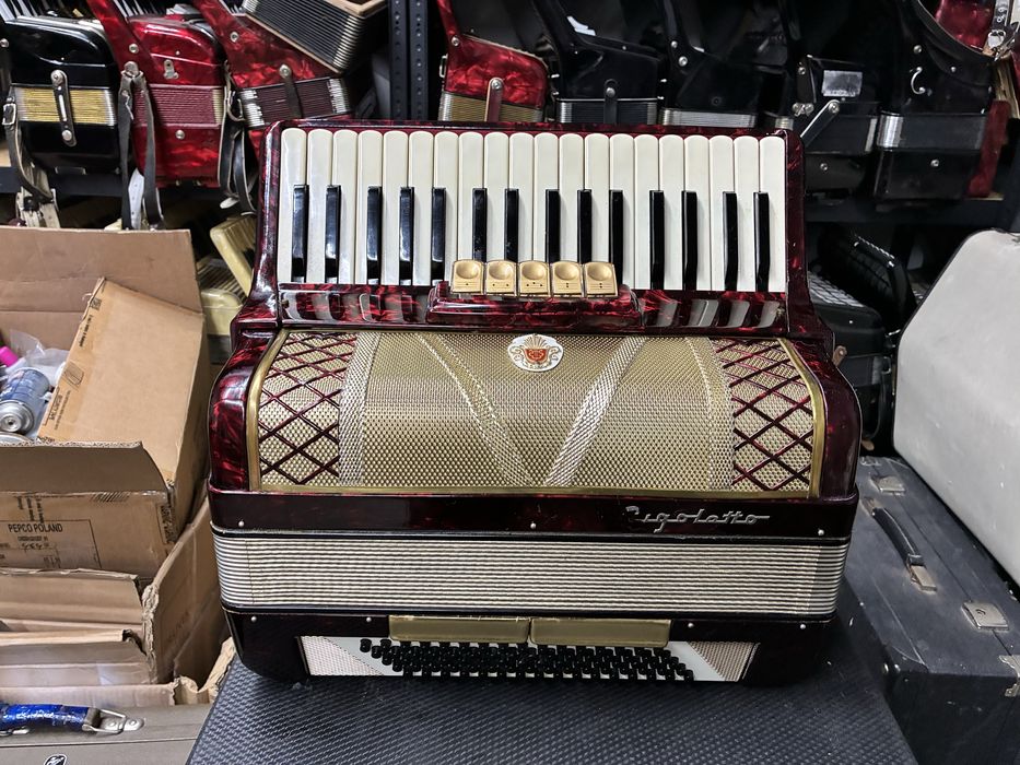 Acordeon nemtesc Rigoletti cu 80 de basi