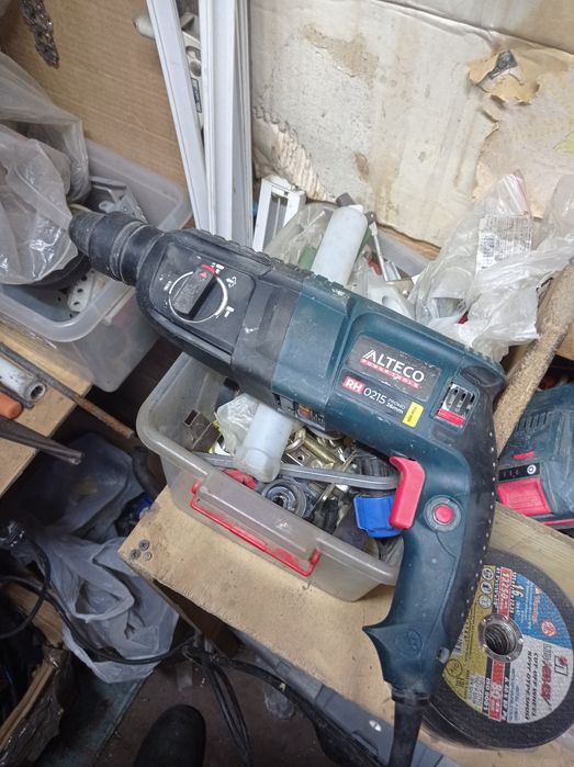 Продам перфоратор срочно.