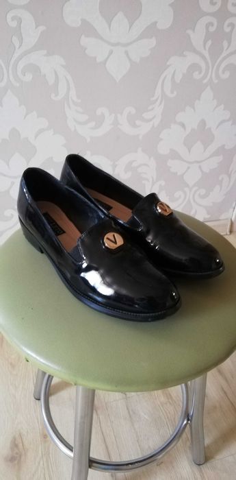 туфли- лоферы лакированные