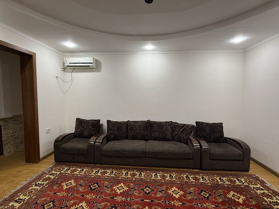 Продаю раскладной диван! Сделан из прочных материалов