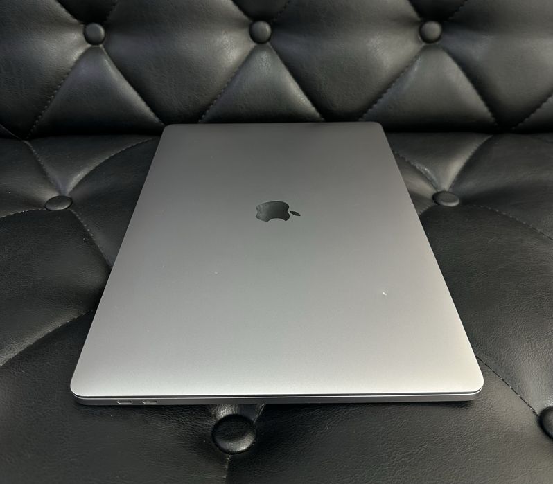 Apple MacBook Pro 2019 i7 16GB/512GB в хорошем состоянии