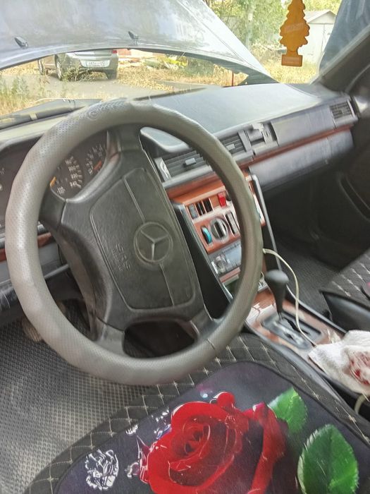 Продам машину Мерседес 1992 года
