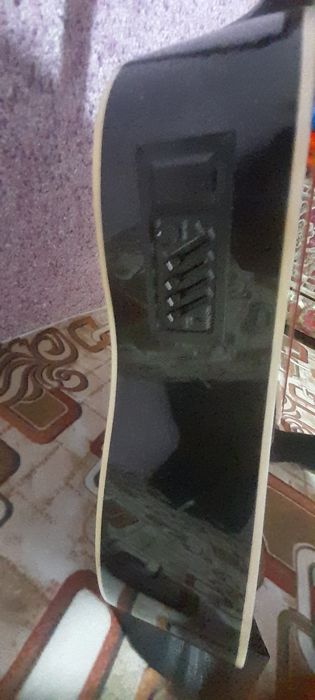 Gitara sotiladi yangi