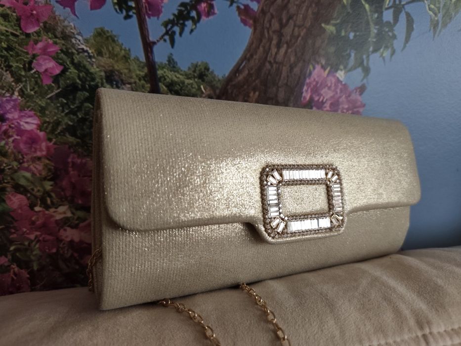 Страхотен комплект от златиста чанта+гривна+гердан