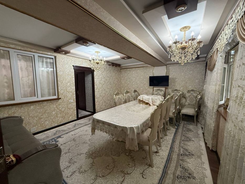 3х комнатная квартира напротив Паркентского рынка. Первый этаж с подва