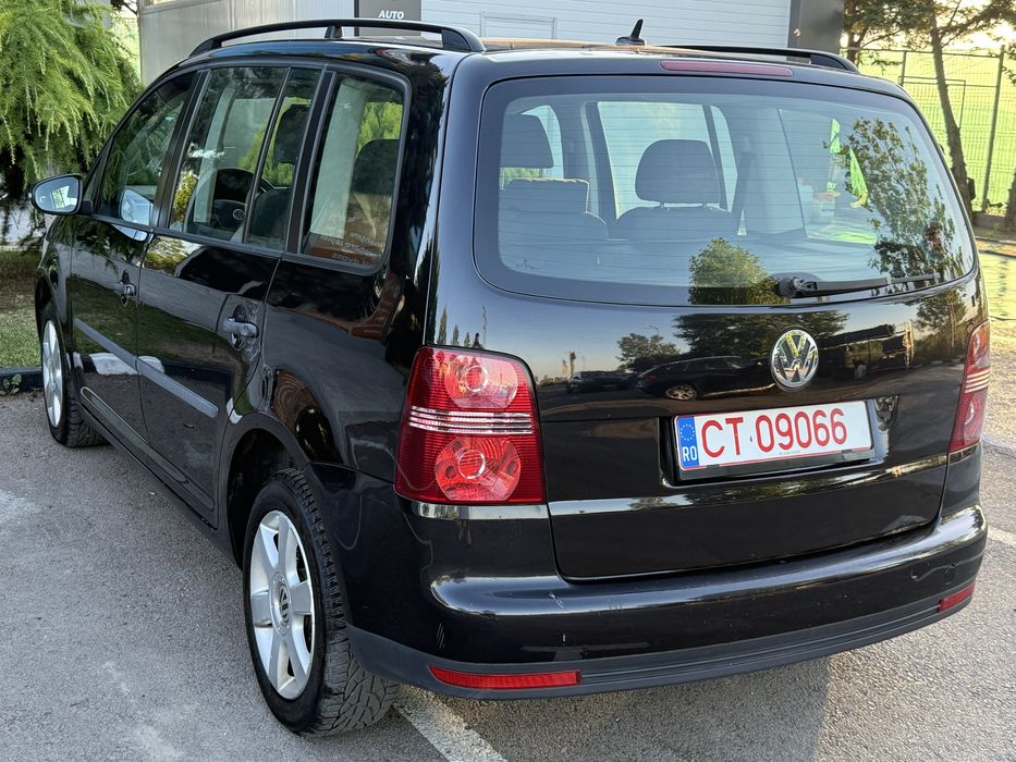 VOLKSWAGEN Touran 2010 — imagine 3