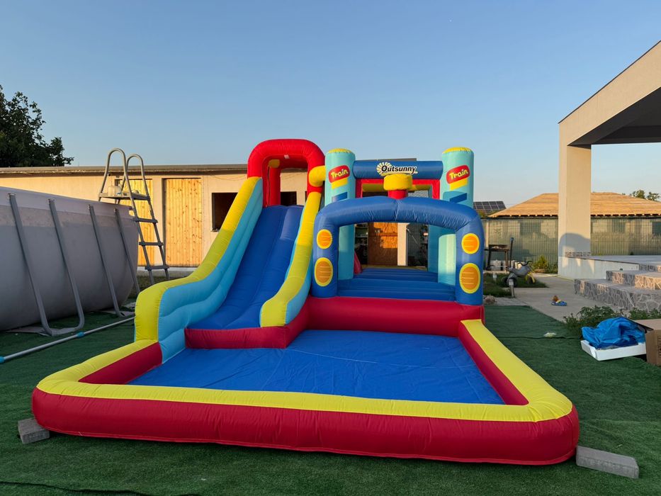 Tobogan gonflabil cu apa sau bile
