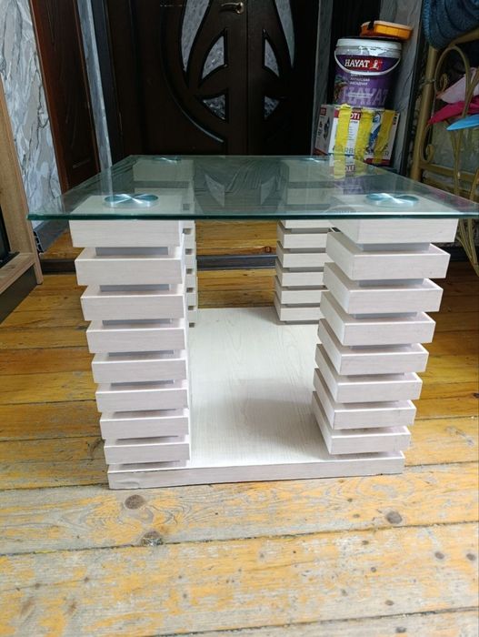 Журнальный столик продам