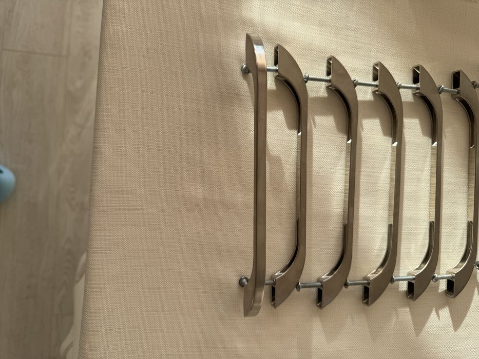 Дръжки мебели.