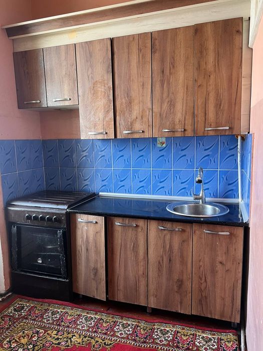 Квартира сотилади 2 хона 2 этаж кирпичном дом