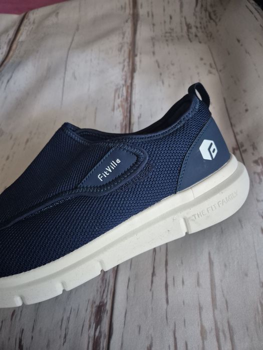 Фирменные кроссовки