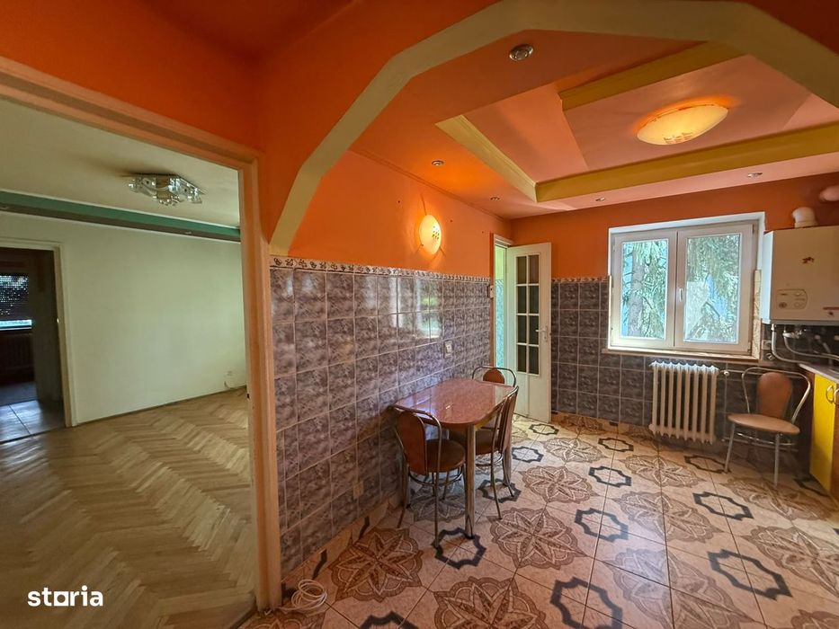 Apartament 2 camere,etaj 2, zona Piata Centrala