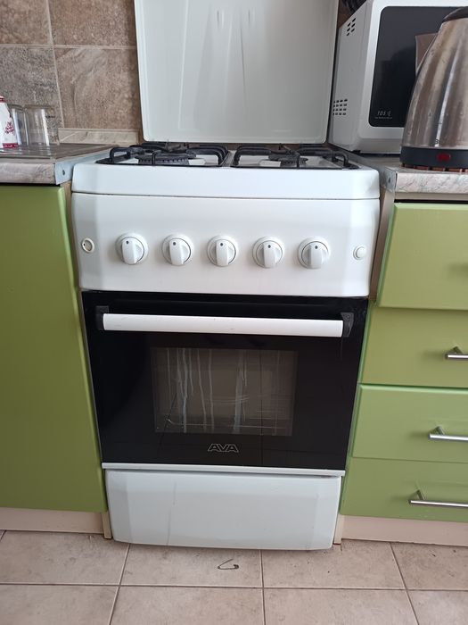 Продам газовую плиту