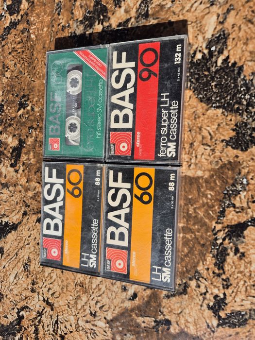 Vând 4 casete audio originale Basf ferro super LH muzica 60-90 minute