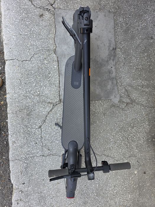 Trotinetă electrică Xiaomi Mi Electric Scooter Essential – 250W