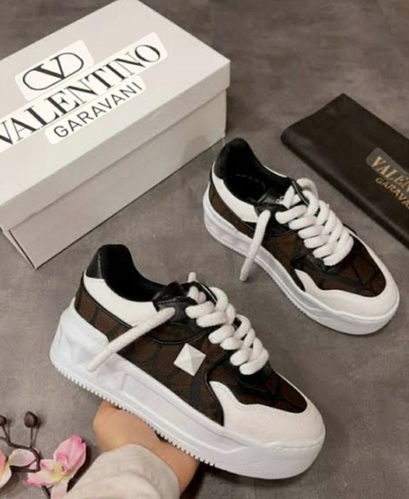 Унисекс обувки Valentino