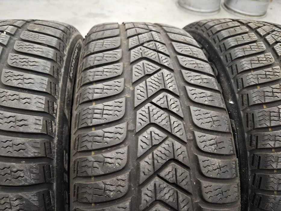 4 Anvelope IARNA 215.60.16 "Pirelli" ; stare buna