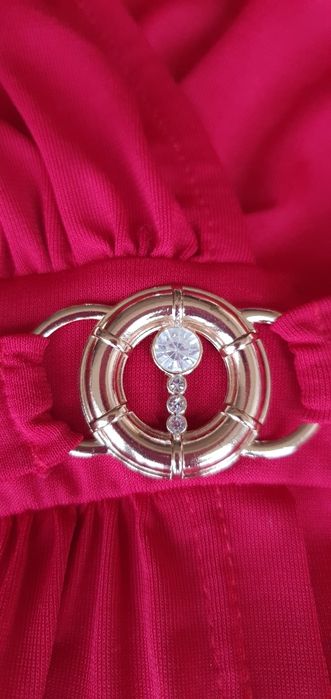 Rochie de culoare roșie , mărime S